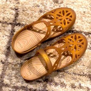 Gold crocs Isabella t strap clogs size 8